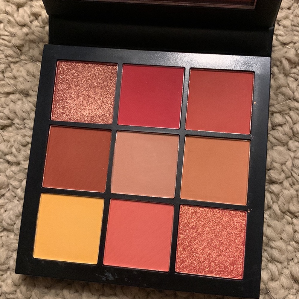 Huda coral obsessions palette